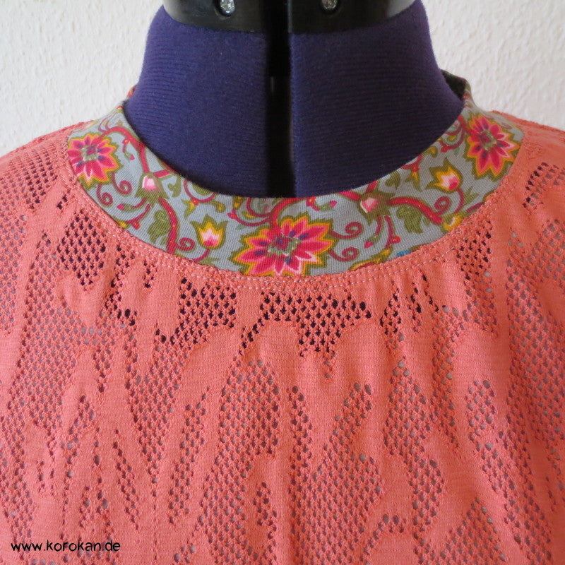 Baumwollspitzenjersey Kleid, farblich abgesetzt