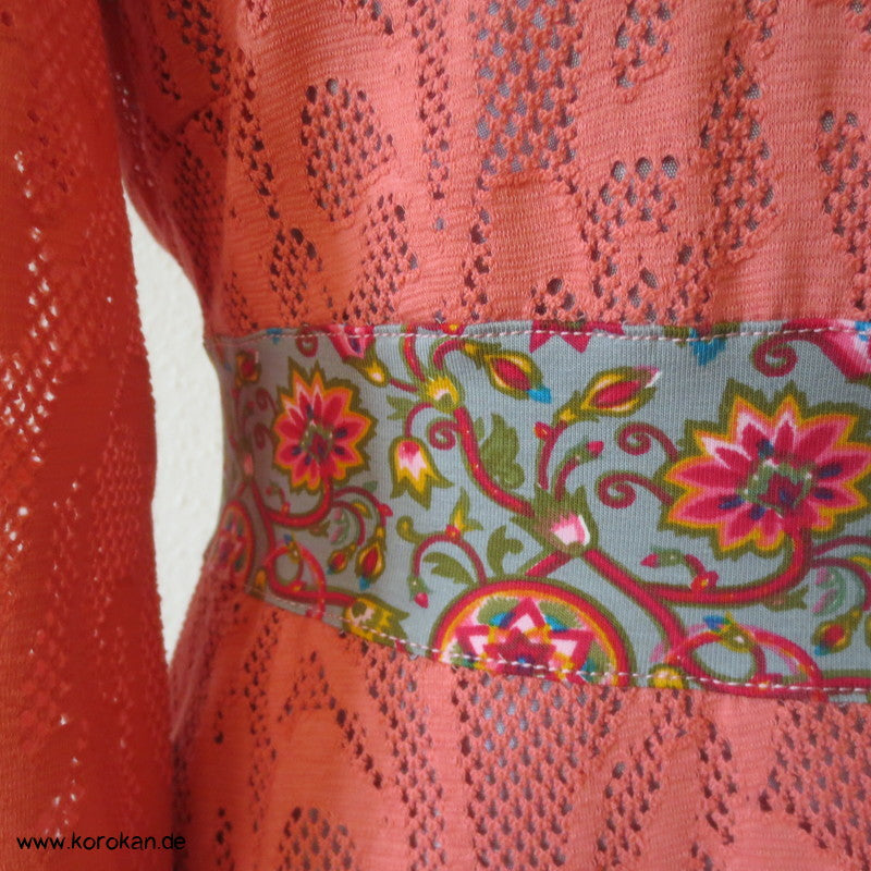 Baumwollspitzenjersey Kleid, farblich abgesetzt