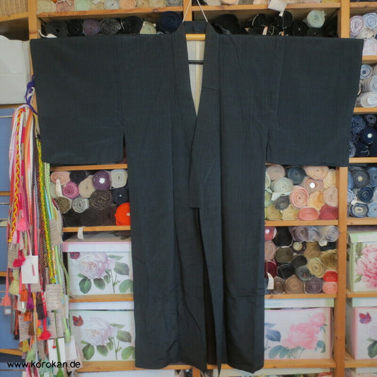 gestreifter Tsumugi Seiden Crepe Kimono