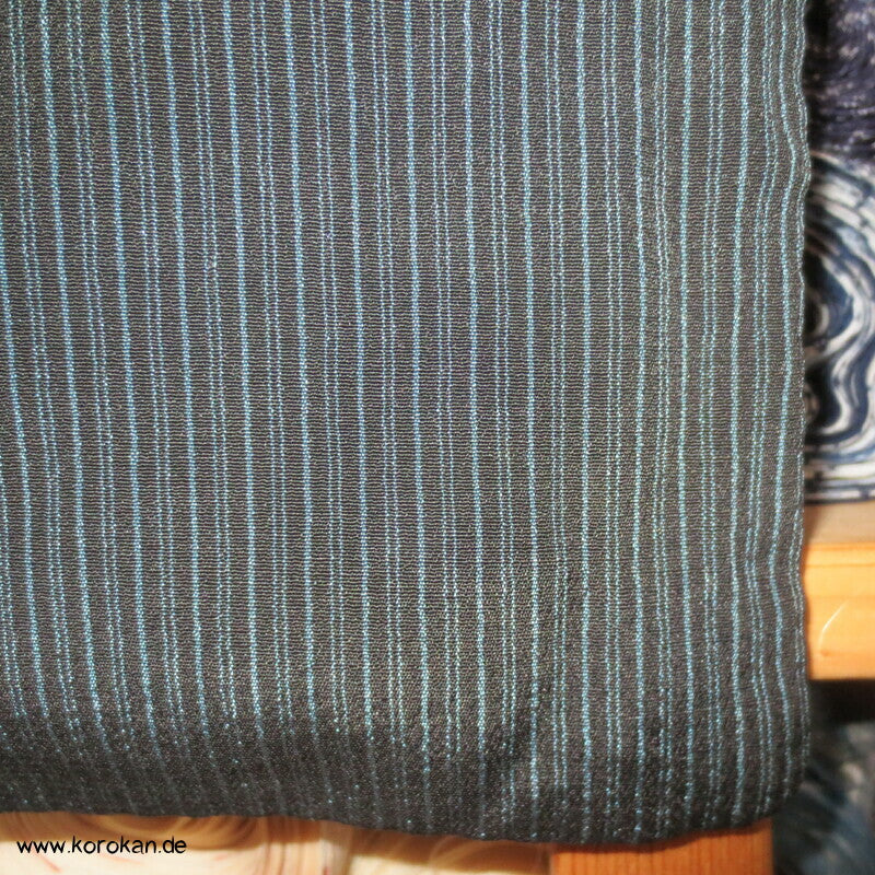 gestreifter Tsumugi Seiden Crepe Kimono