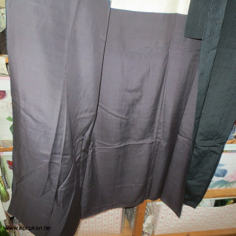gestreifter Tsumugi Seiden Crepe Kimono