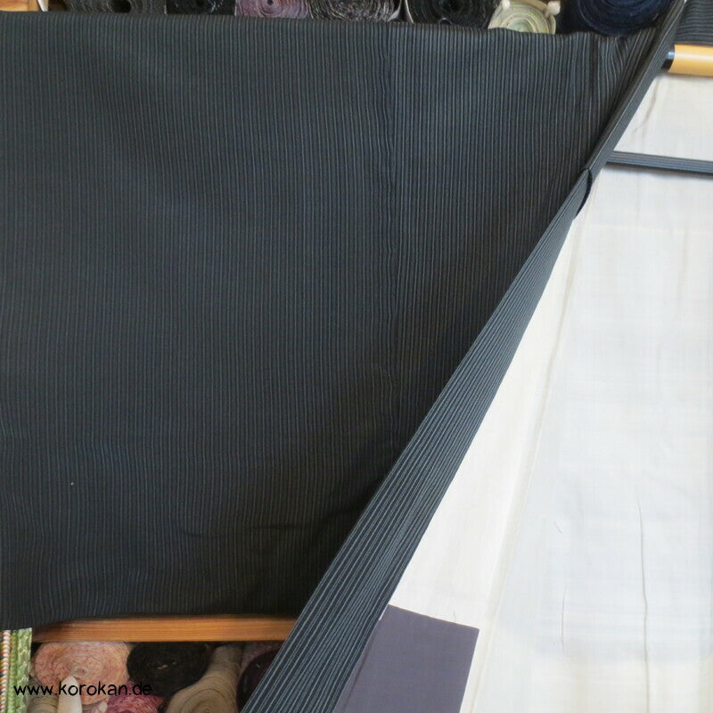 gestreifter Tsumugi Seiden Crepe Kimono