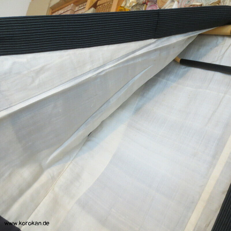 gestreifter Tsumugi Seiden Crepe Kimono