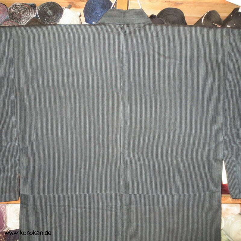 gestreifter Tsumugi Seiden Crepe Kimono