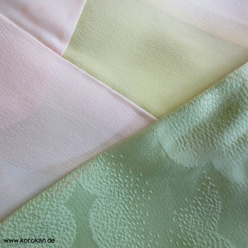 Blumenwagenstickereien Furisode Seiden Kimono