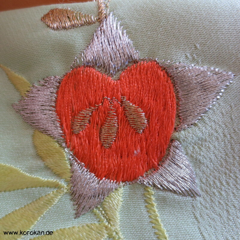 Blumenwagenstickereien Furisode Seiden Kimono