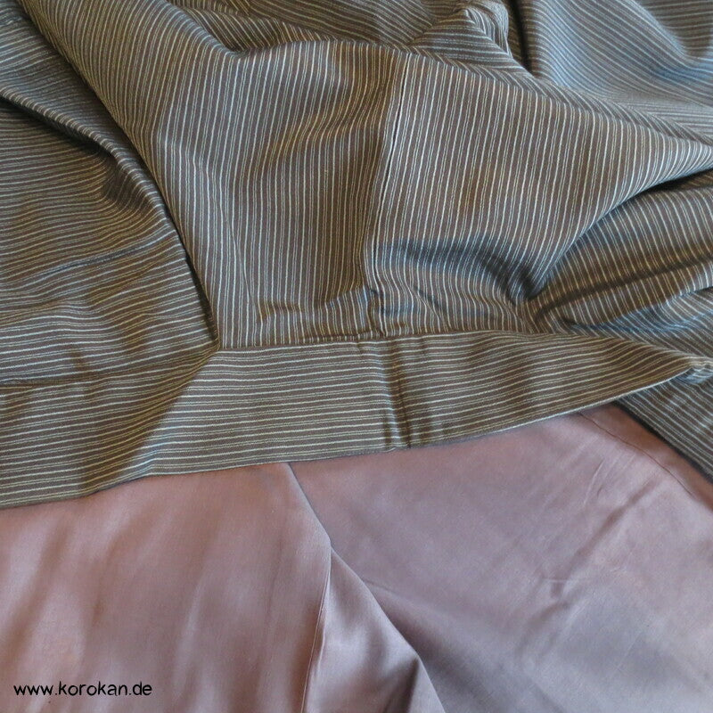 gestreifter Tsumugi Seiden Crepe Kimono