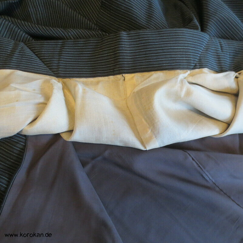 gestreifter Tsumugi Seiden Crepe Kimono