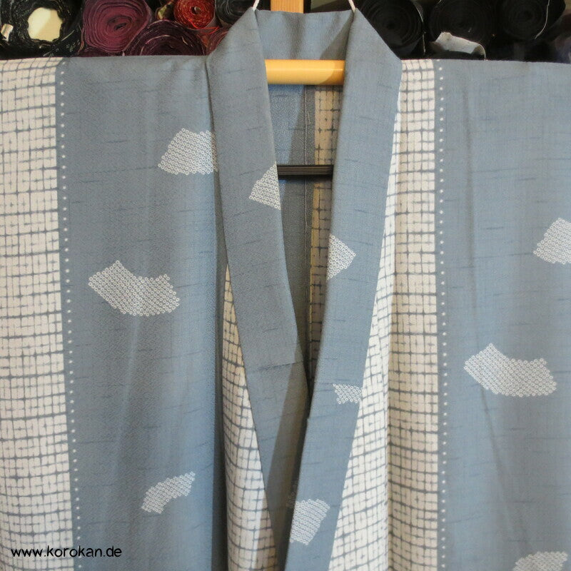 blaugrauer Synthetik Komon Kimono Fächer auf Streifen