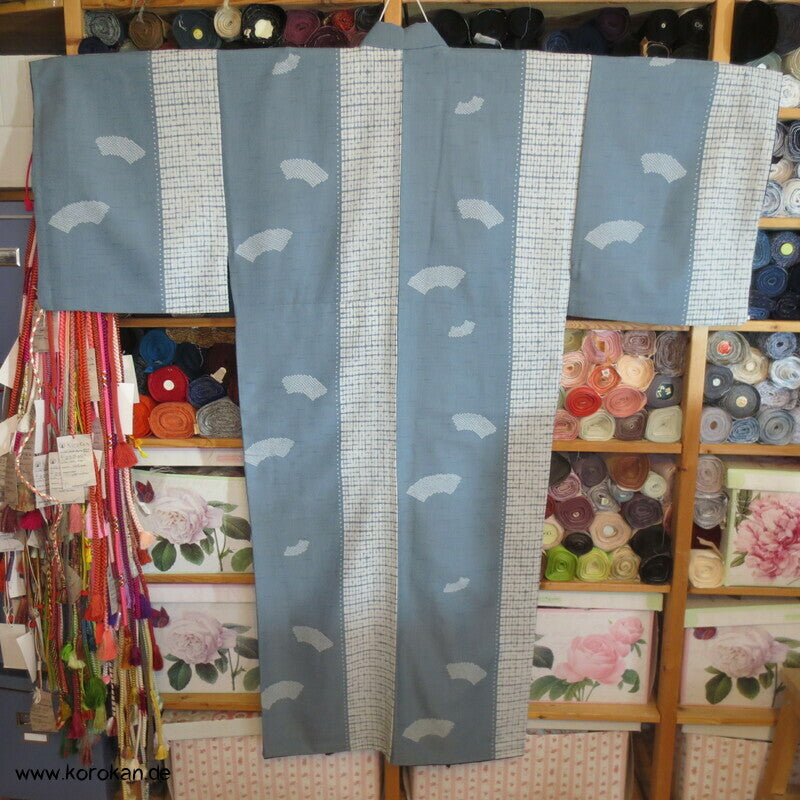 blaugrauer Synthetik Komon Kimono Fächer auf Streifen