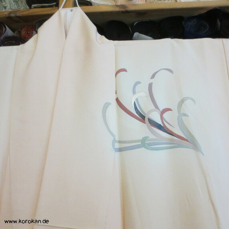 Rangiku Chrysantheme Homongi Kimono, blassrosa