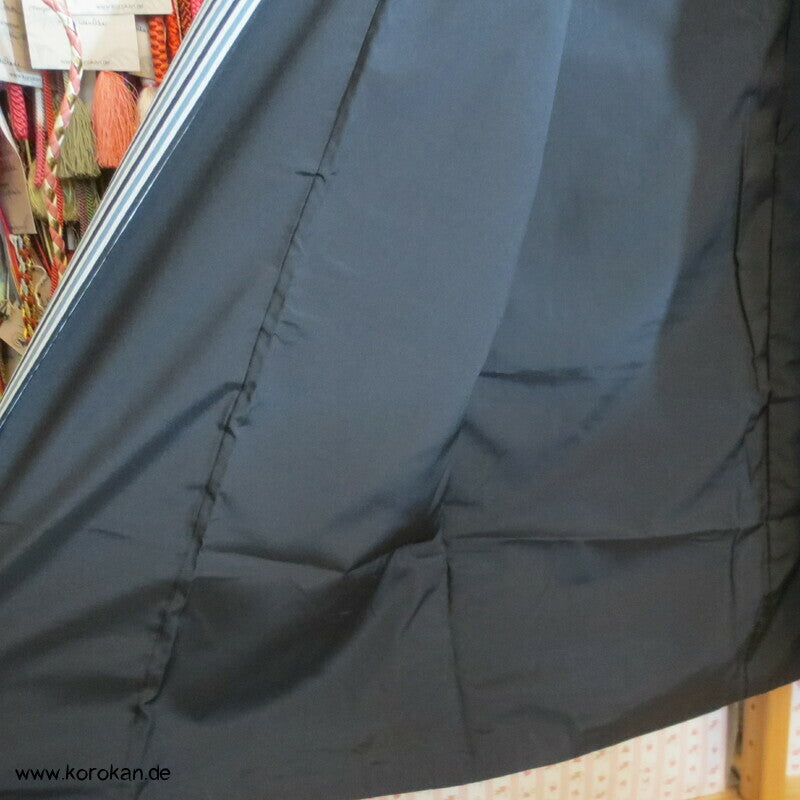 grau schwarz weiß gestreifter Alltags Kimono