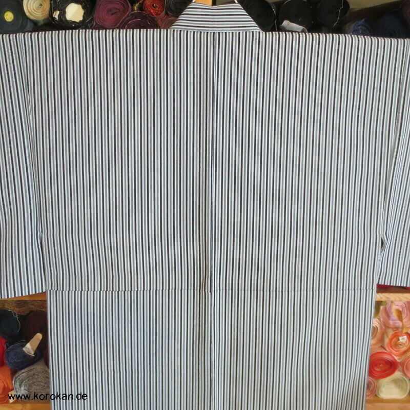 grau schwarz weiß gestreifter Alltags Kimono