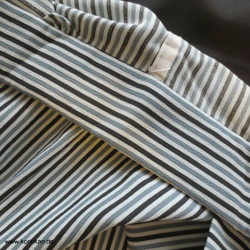 grau schwarz weiß gestreifter Alltags Kimono
