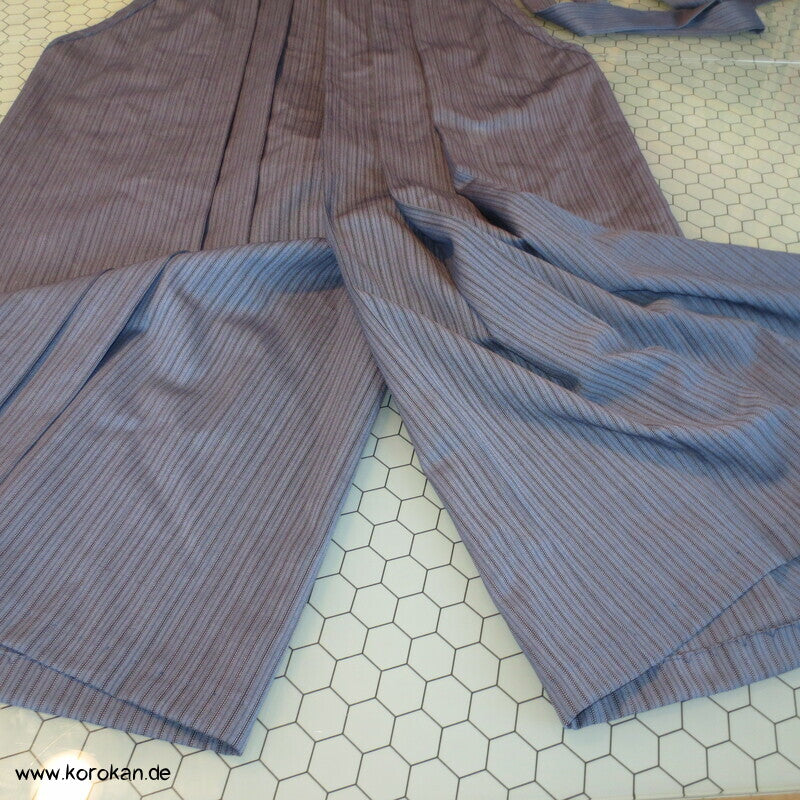klassische Hakama  - Umanori Hosentyp - neu  - gestreifte Cool Wool