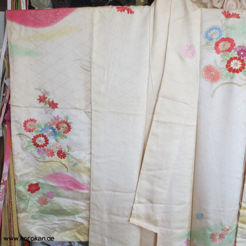 Pastell Bokashi Seide mit Blumen Stickereien Seidendamast Furisode