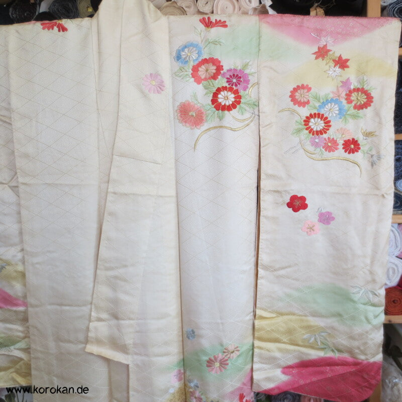 Pastell Bokashi Seide mit Blumen Stickereien Seidendamast Furisode