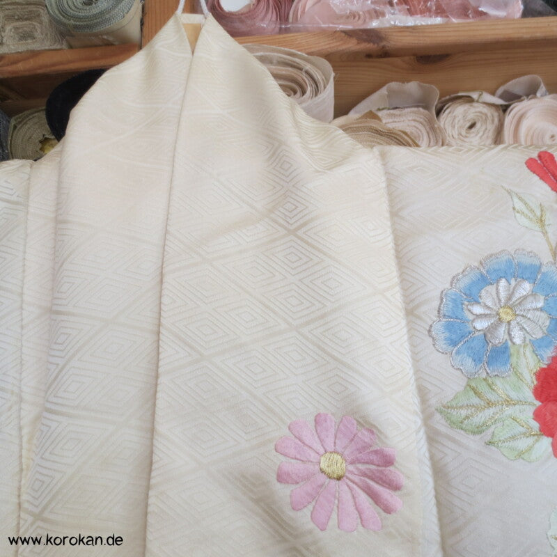 Pastell Bokashi Seide mit Blumen Stickereien Seidendamast Furisode
