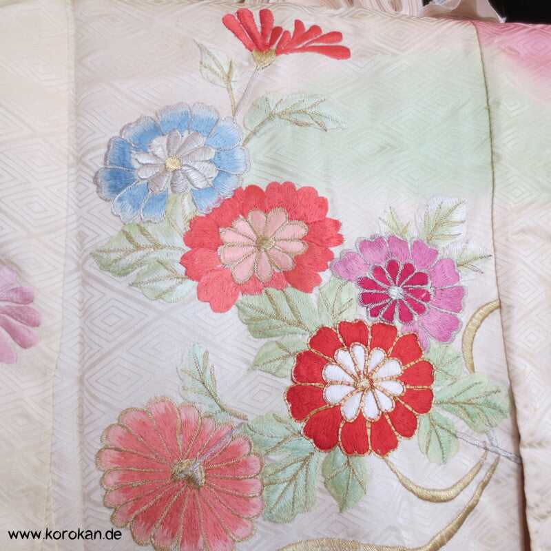 Pastell Bokashi Seide mit Blumen Stickereien Seidendamast Furisode