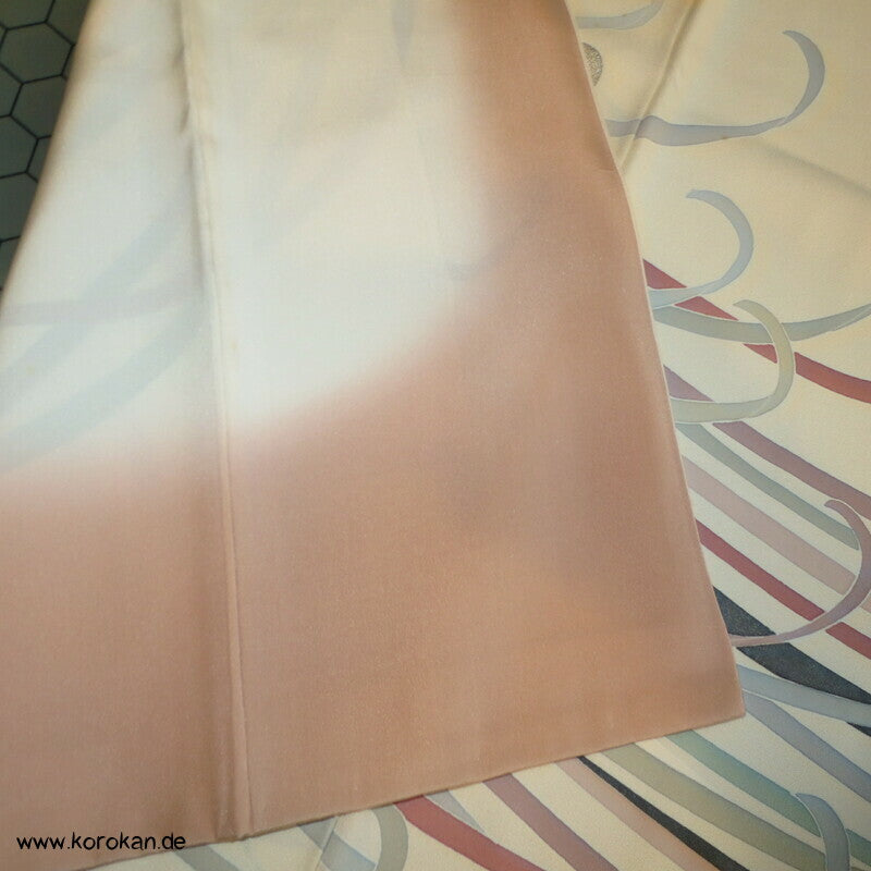 Rangiku Chrysantheme Homongi Kimono, blassrosa
