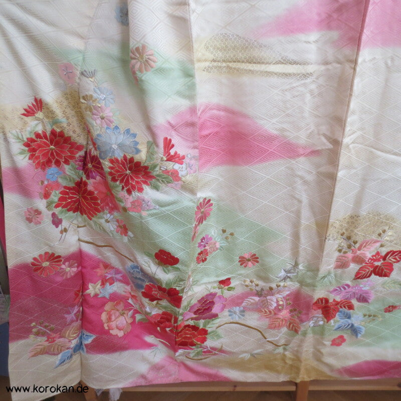 Pastell Bokashi Seide mit Blumen Stickereien Seidendamast Furisode