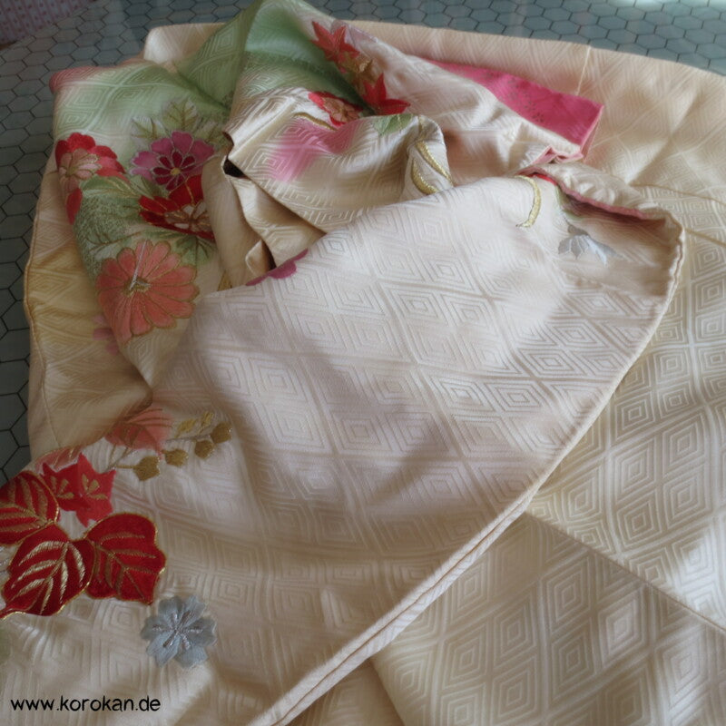 Pastell Bokashi Seide mit Blumen Stickereien Seidendamast Furisode