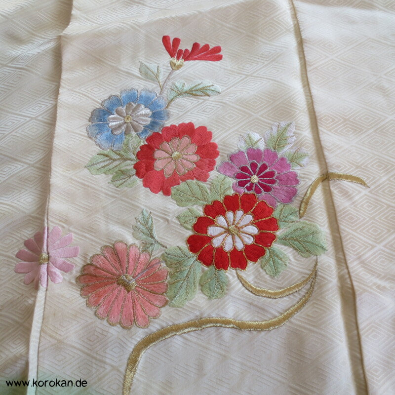 Pastell Bokashi Seide mit Blumen Stickereien Seidendamast Furisode