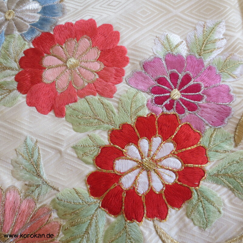 Pastell Bokashi Seide mit Blumen Stickereien Seidendamast Furisode