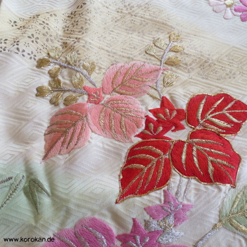 Pastell Bokashi Seide mit Blumen Stickereien Seidendamast Furisode