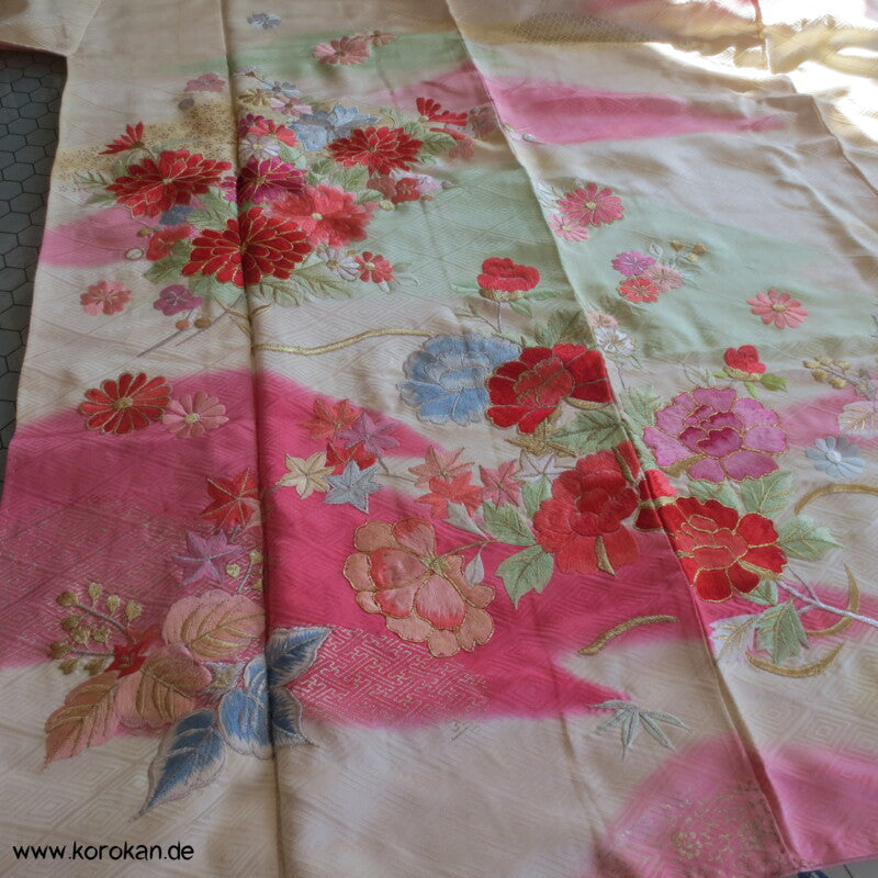 Pastell Bokashi Seide mit Blumen Stickereien Seidendamast Furisode