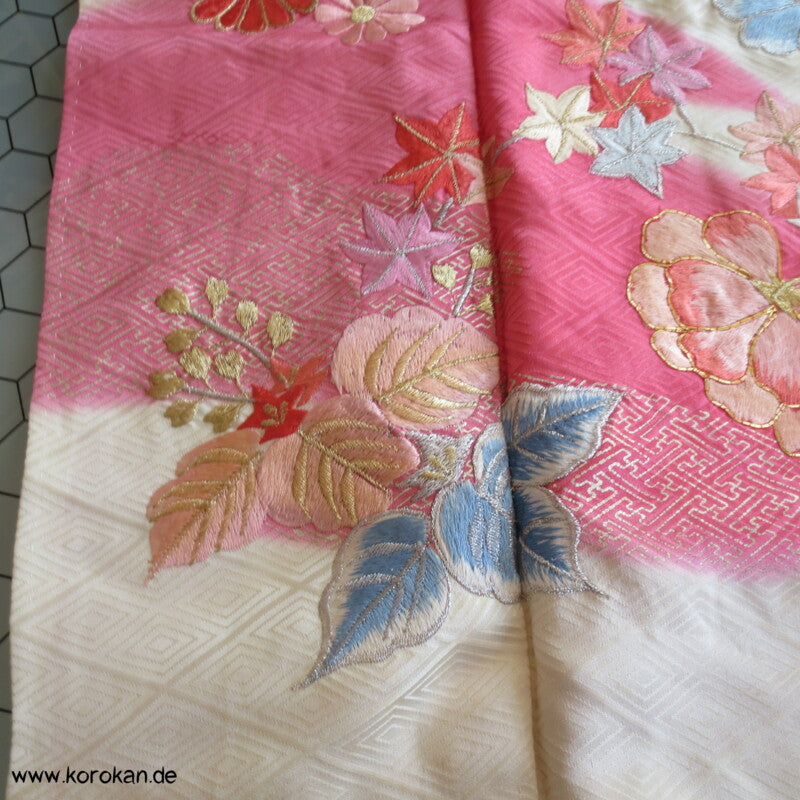Pastell Bokashi Seide mit Blumen Stickereien Seidendamast Furisode