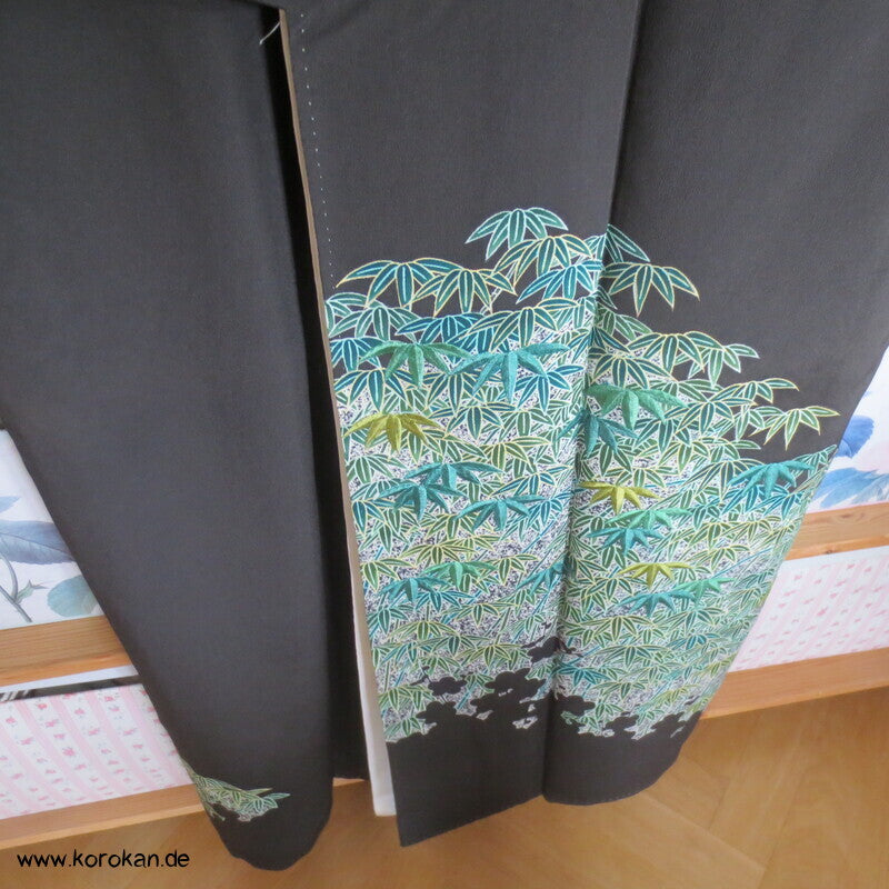 blaugrüner Bambuswald bestickter Tomesode Kimono