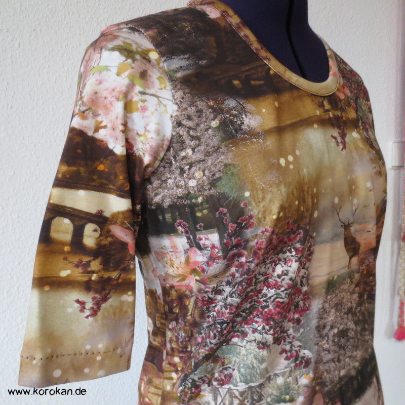 Hirsch und Kirschblüten Baumwolljersey Halbarm Shirt