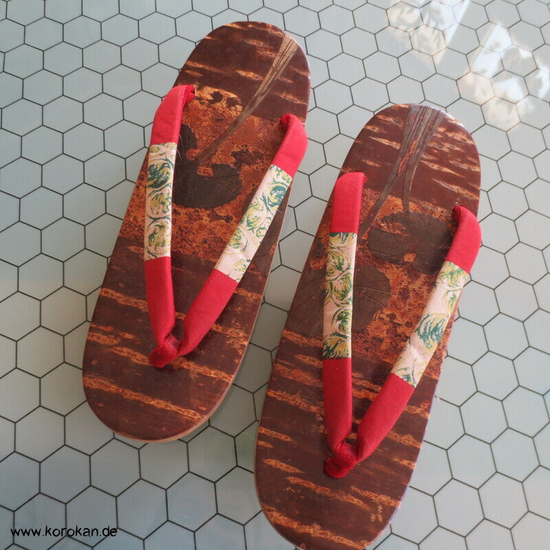 Vintage unbenutzte Geta für Frauen - geschnitzte Innensohle