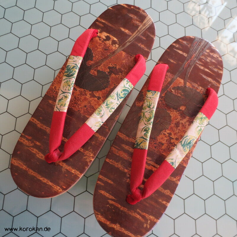 Vintage unbenutzte Geta für Frauen - geschnitzte Innensohle