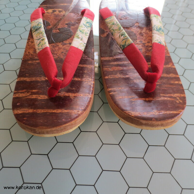 Vintage unbenutzte Geta für Frauen - geschnitzte Innensohle
