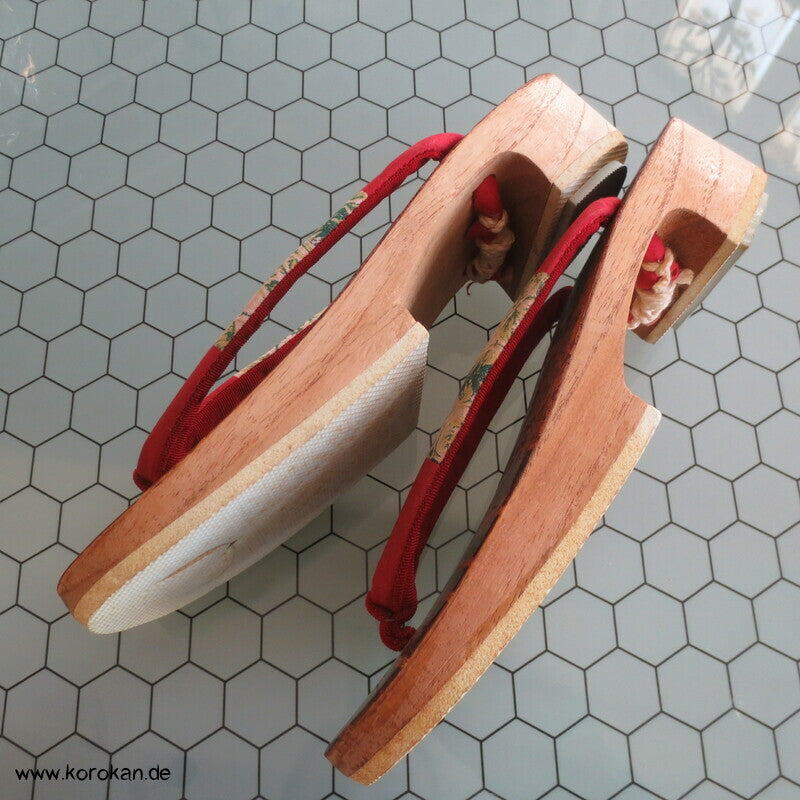 Vintage unbenutzte Geta für Frauen - geschnitzte Innensohle