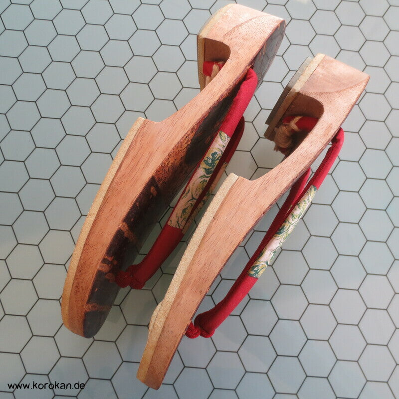 Vintage unbenutzte Geta für Frauen - geschnitzte Innensohle