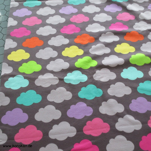 Bunte Wolken Baumwolljersey von Stoffwelten