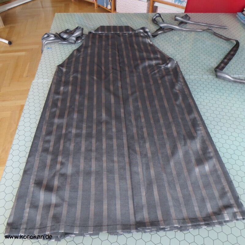 gestreifte Seiden Hakama  - Umanori Hosentyp - neu