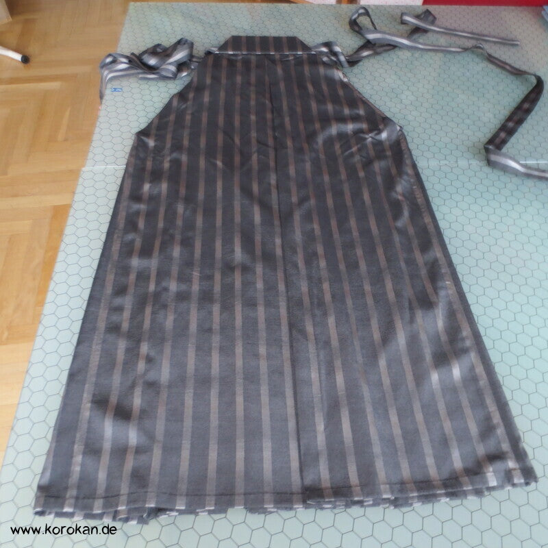 gestreifte Seiden Hakama  - Umanori Hosentyp - neu