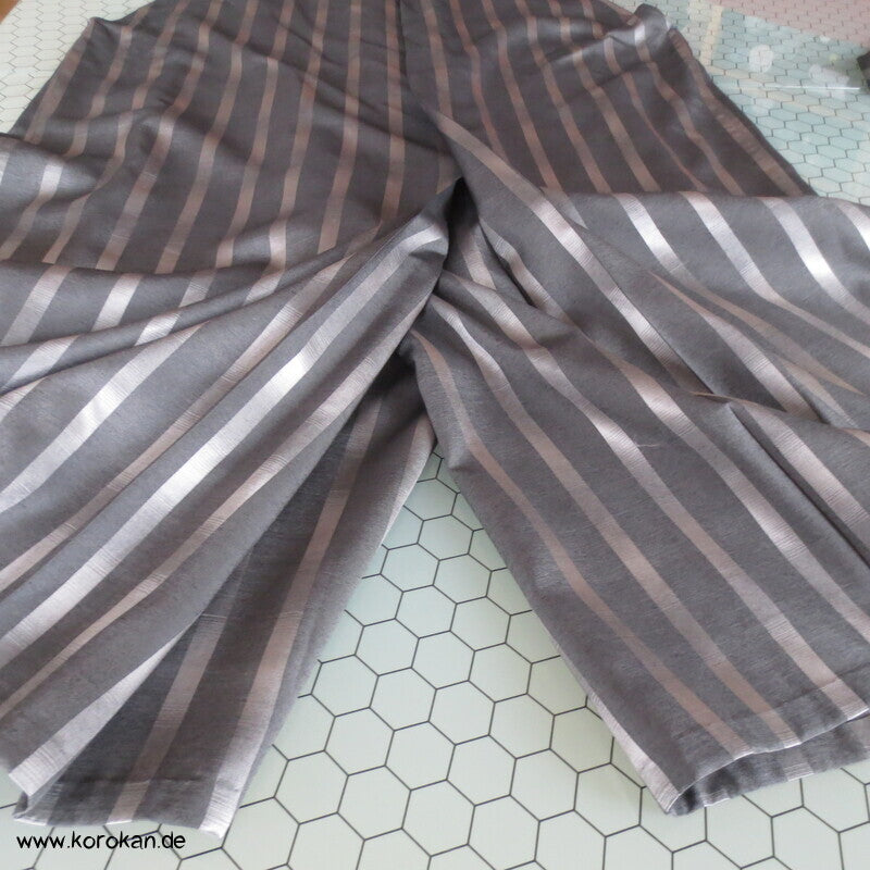 gestreifte Seiden Hakama  - Umanori Hosentyp - neu
