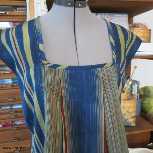 Kimono Seiden Upcycling Top, bunte Streifen in blau, Gr. M / L