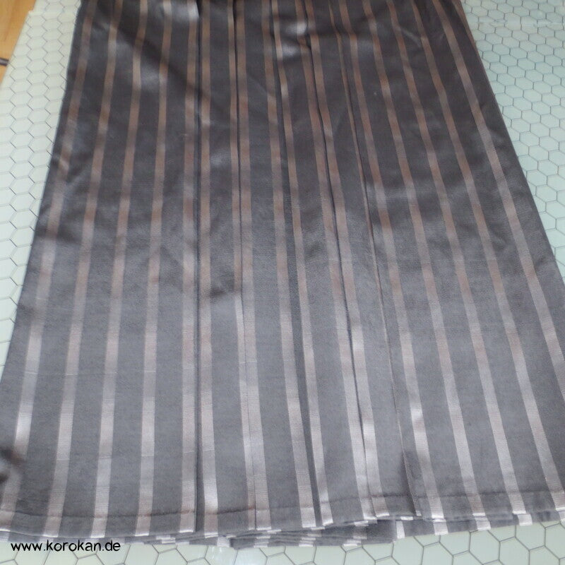 gestreifte Seiden Hakama  - Umanori Hosentyp - neu