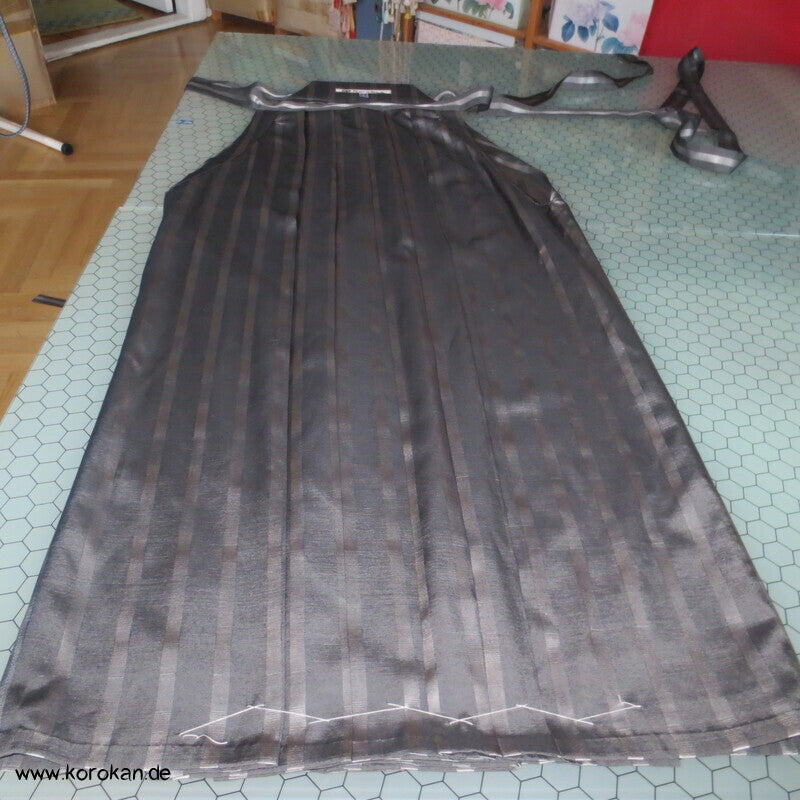 gestreifte Seiden Hakama  - Umanori Hosentyp - neu