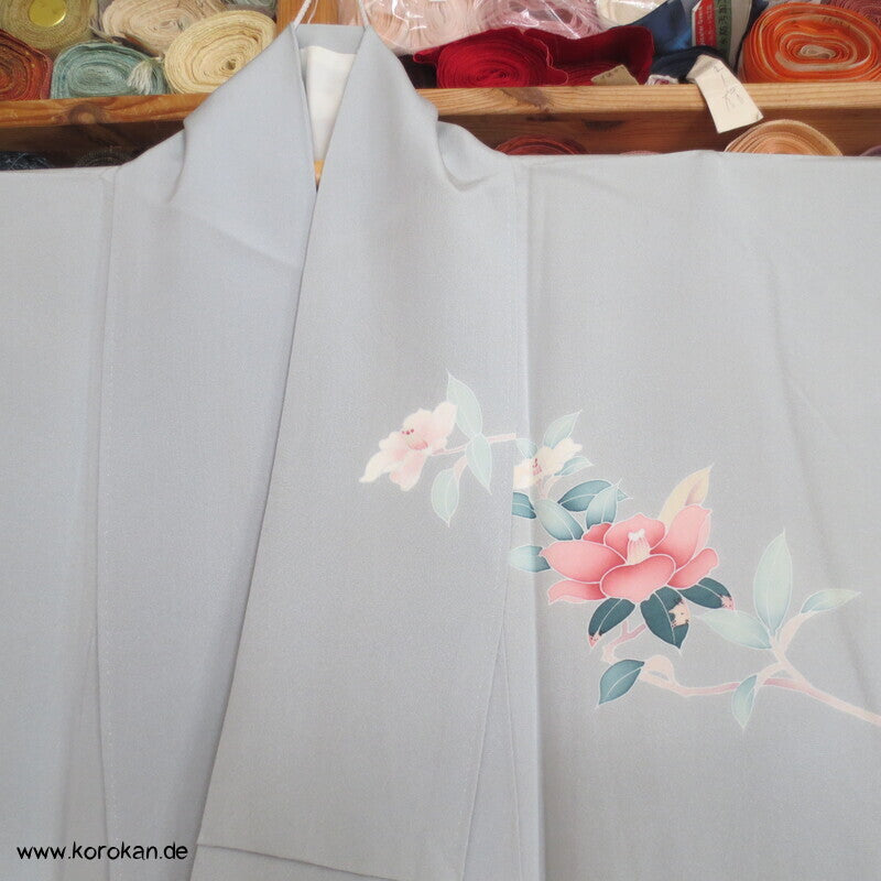 Homongi Kimono Seidencrepe hellblaugrau Kamelien