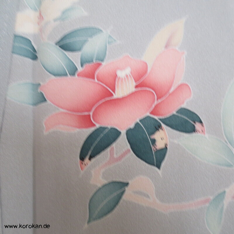 Homongi Kimono Seidencrepe hellblaugrau Kamelien