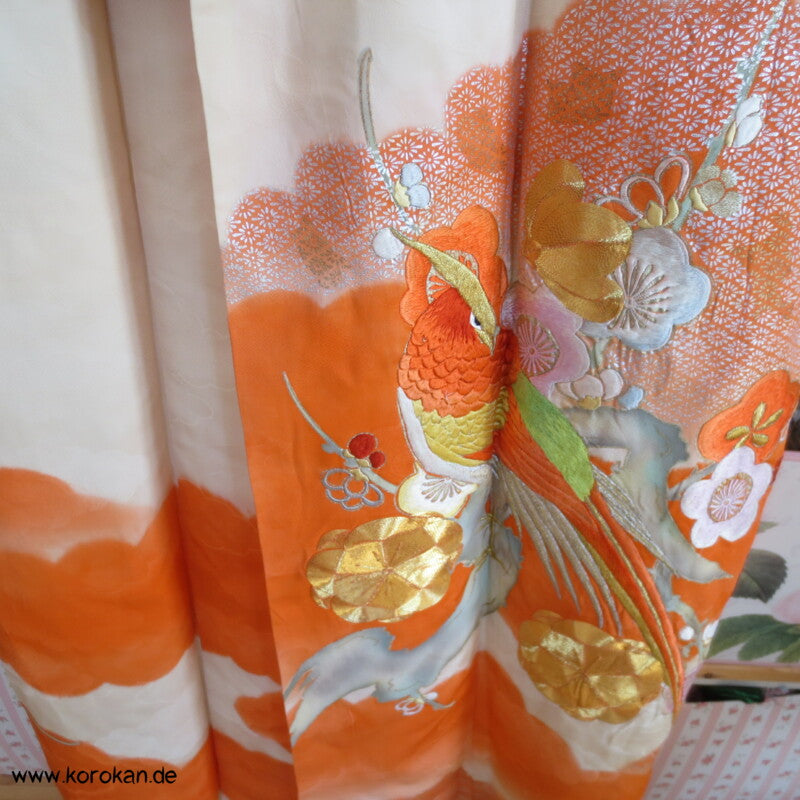 Fasan und Pflaumenblütenstickereien Furisode Seidendamast Kimono