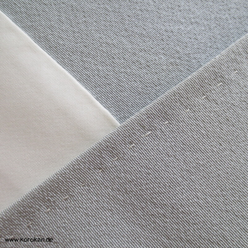 Homongi Kimono Seidencrepe hellblaugrau Kamelien