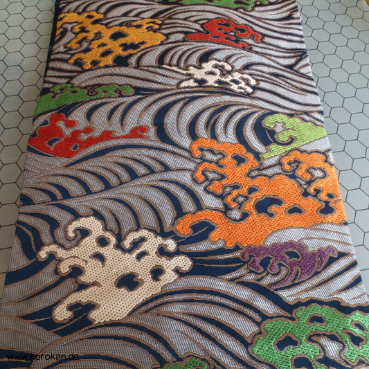 wilde bunte Wellen auf dunkelblau Nagoya Obi